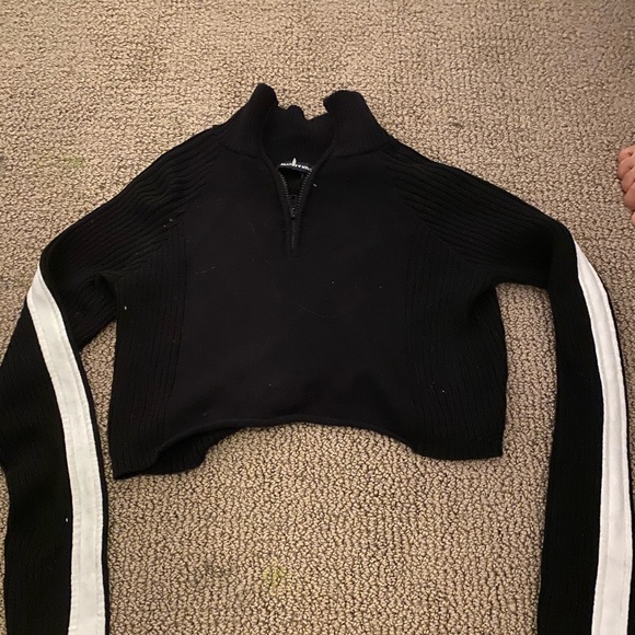 Brandy Melville Half Zip Sweater - Picture 3 of 4